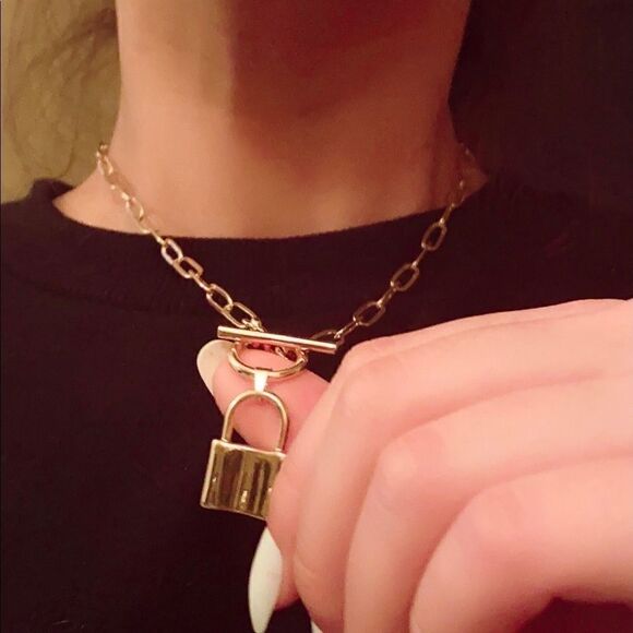 Gold / Silver Padlock Paperclip Chain Toggle Necklace - Picture 4 of 9